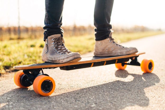 How do electric skateboards work